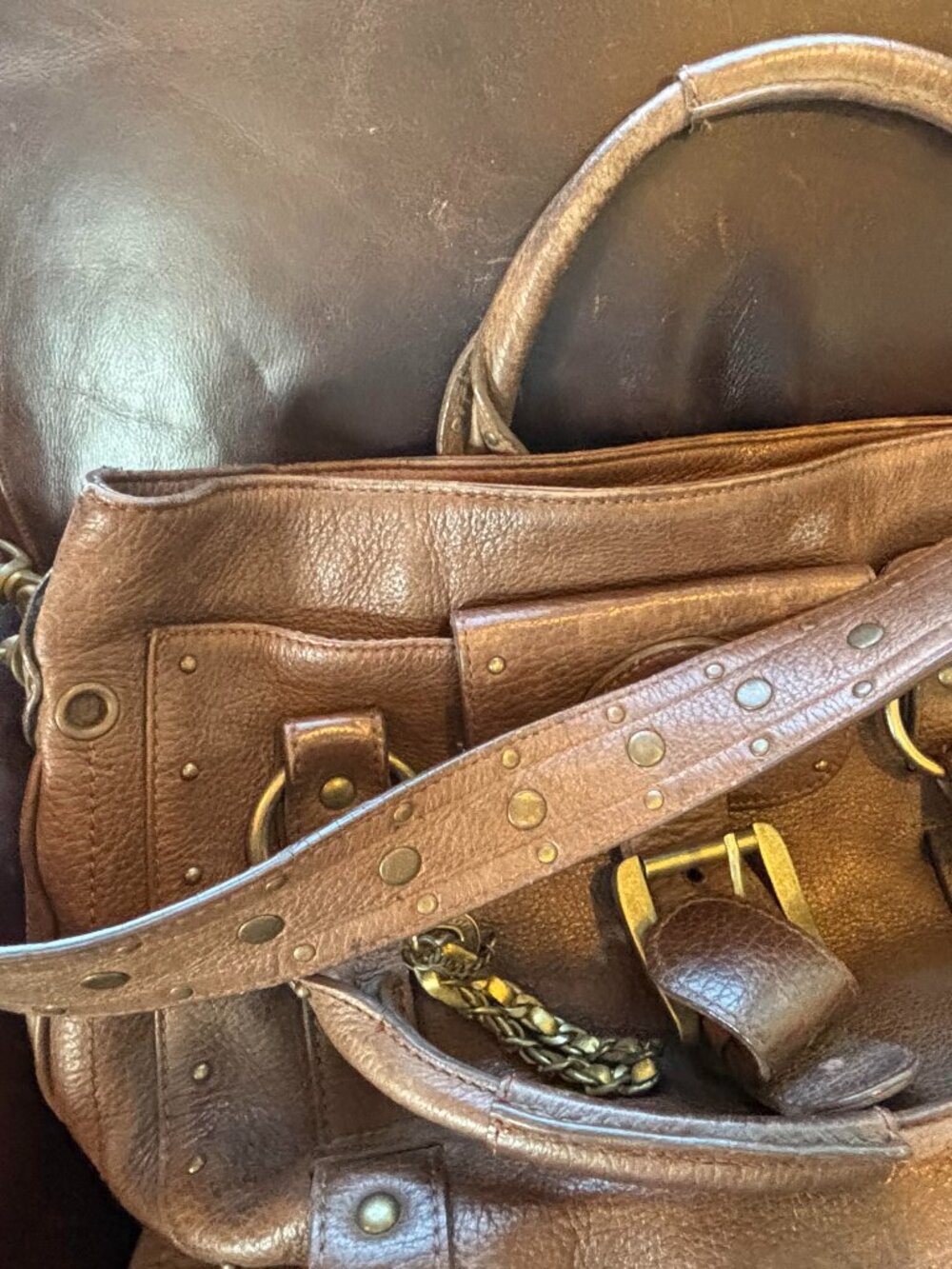LARGE VINTAGE 2000'S BETSY JOHNSON LEATHER TOTE WITH HARDWARE - Picture 5 of 9
